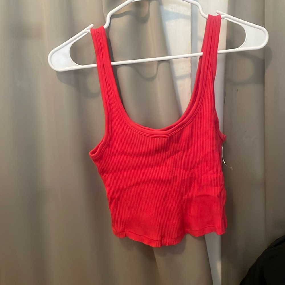 pink tank top
